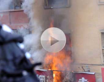 <font color=blue><center><b>[Vidéo]</b></font> Les émeutes de Urumqi, chef-lieu de la région autonome ouïgoure du Xinjiang (nord-ouest) au 5 juillet 2009</center><br>