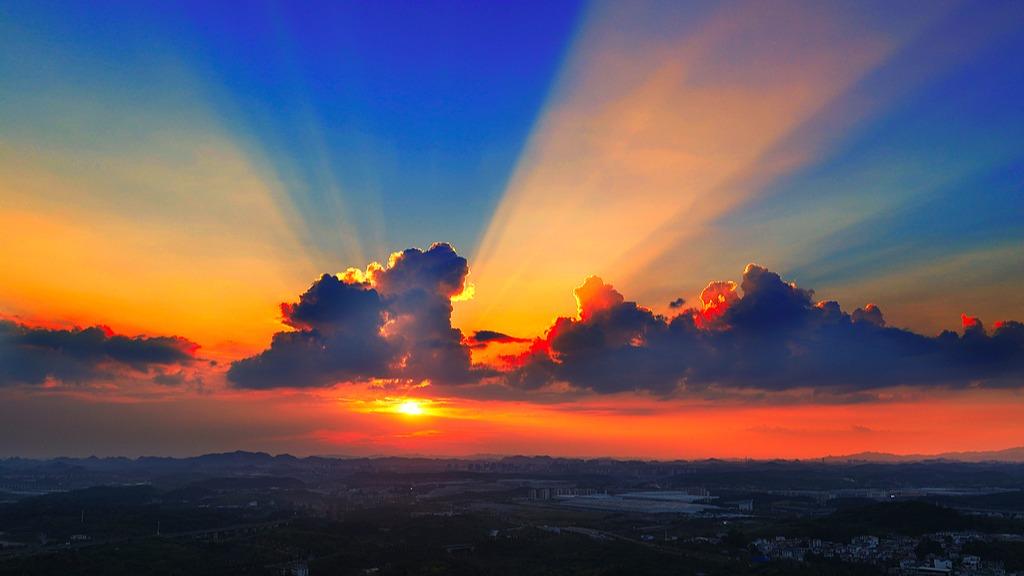 Guiyang skies ablaze with a stunning sunset