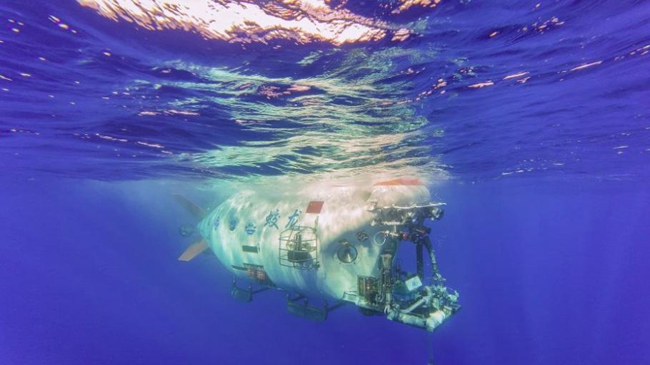 China's manned deep-sea submersible completes 7,000-meter dive tests