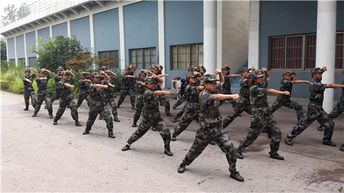 军事训练营现场图片