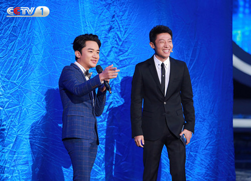 《挑战不可能》&ldquo;挑战大使&rdquo;王祖蓝与主持人撒贝宁