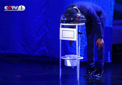 《挑战不可能》王祖蓝现场进行挑战