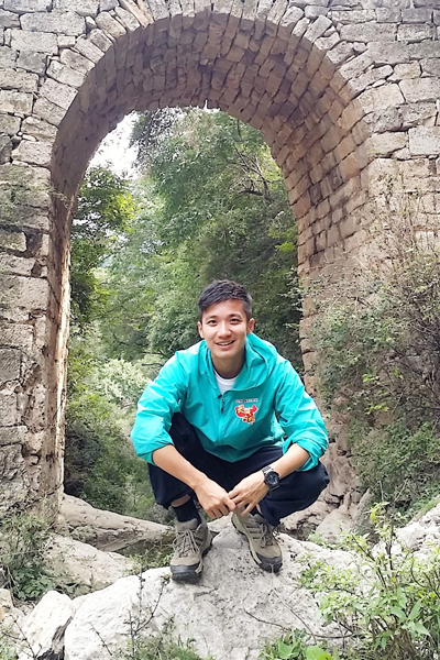 《远方的家》主持人胡鑫