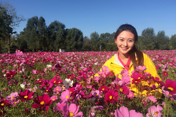  《远方的家》主持人刘颢玥