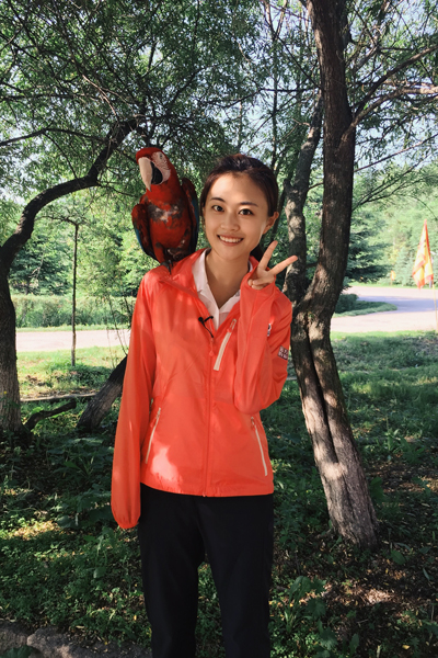 《远方的家》主持人秦明珠