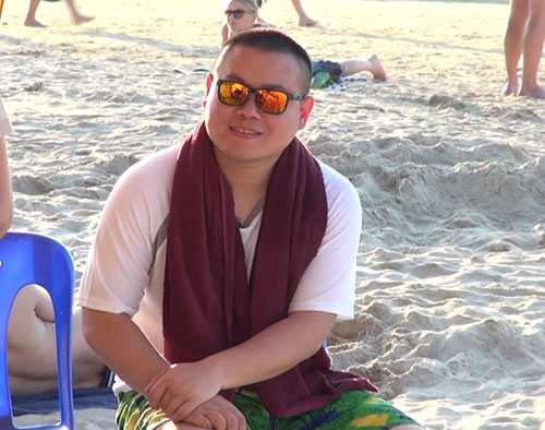 岳云鹏在泰国沙滩