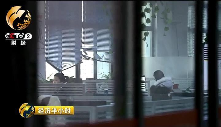 但是,由于报案教晚,易佰教育网、省钱网这两个网站所在的公司,早就不知搬到哪儿去了,公司负责人也没有了踪影。