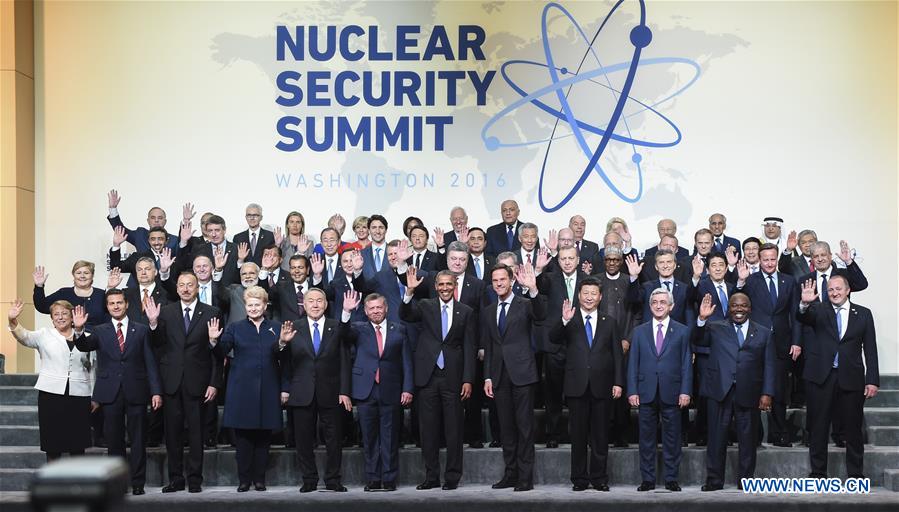 WASHINGTON D.C., April 1, 2016 (Xinhua) -- Chinese President Xi Jinping (4th R, front) poses for a group photo with other leaders attending the fourth Nuclear Security Summit in Washington D.C., the United States, April 1, 2016. (Xinhua/Xie Huanchi)