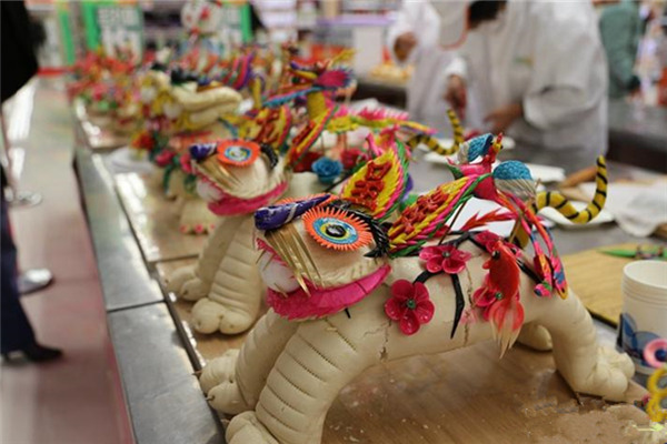 flowery flour buns, also called &ldquo;mianhua&rdquo; in Chinese, are a kind of flower-shaped steamed bun that is very common in North China.