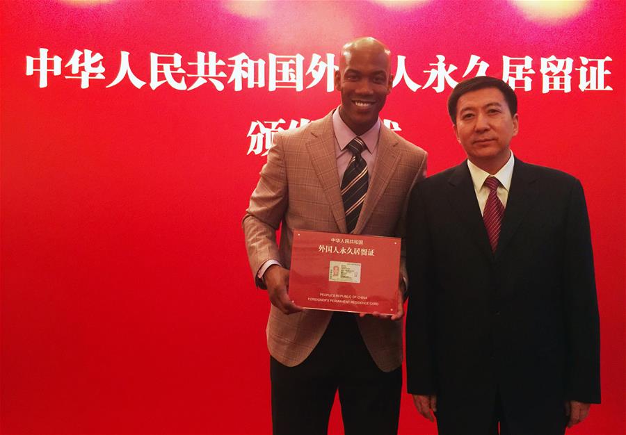 BEIJING, April 18, 2016 (Xinhua) -- Former NBA star Stephon Marbury (L) poses with Zhang Jiandong, deputy Mayor of Beijing, during a ceremony in Beijing, capital of China, April 18, 2016. Stephon Marbury, a leading player in Beijing Duck basketball team who helped the team winning three champions in the Chinese basketball league, received his Chinese "green card", or People