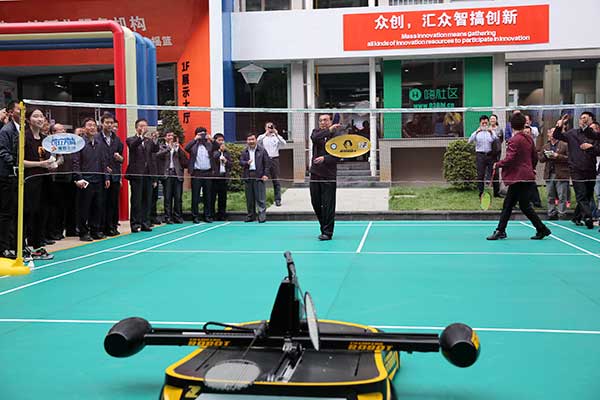 There was a light-hearted moment during Premier Li Keqiang&rsquo;s visit to the Jingrong makers town on April 25 when he was invited to play badminton with a robot designed by one of the town&rsquo;s start-up teams.