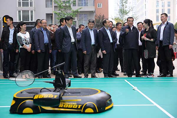 There was a light-hearted moment during Premier Li Keqiang&rsquo;s visit to the Jingrong makers town on April 25 when he was invited to play badminton with a robot designed by one of the town&rsquo;s start-up teams.
