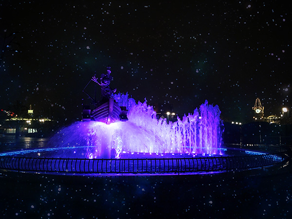 The opening of Shanghai Disneyland is still several weeks away, but thousands have already visited the Disneytown complex via the new Disney Resort metro station on Line 11.