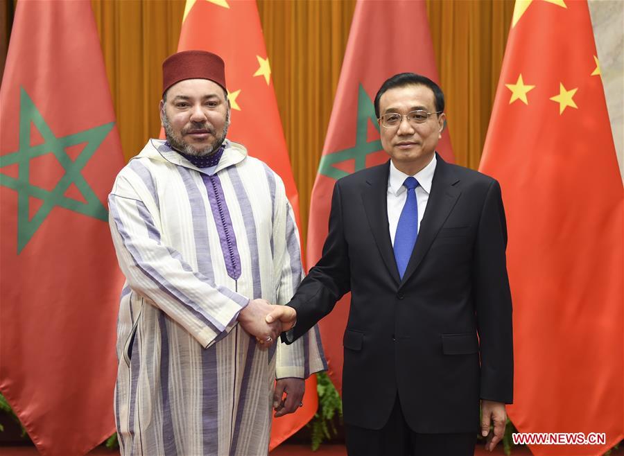  Chinese Premier Li Keqiang(R) shakes hands with King Mohammed VI of Morocco in Beijing, capital of China, May 12, 2016. (Xinhua/Xie Huanchi) 