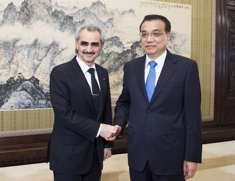 BEIJING, May 19, 2016 (Xinhua) -- Chinese Premier Li Keqiang (R) meets with visiting Saudi Arabian Prince Alwaleed Bin Talal Bin Abdulaziz Alsaud, chairman of the Kingdom Holding Company, a leading investment holding company based in Riyadh, in Beijing, capital of China, May 19, 2016. (Xinhua/Xie Huanchi) 