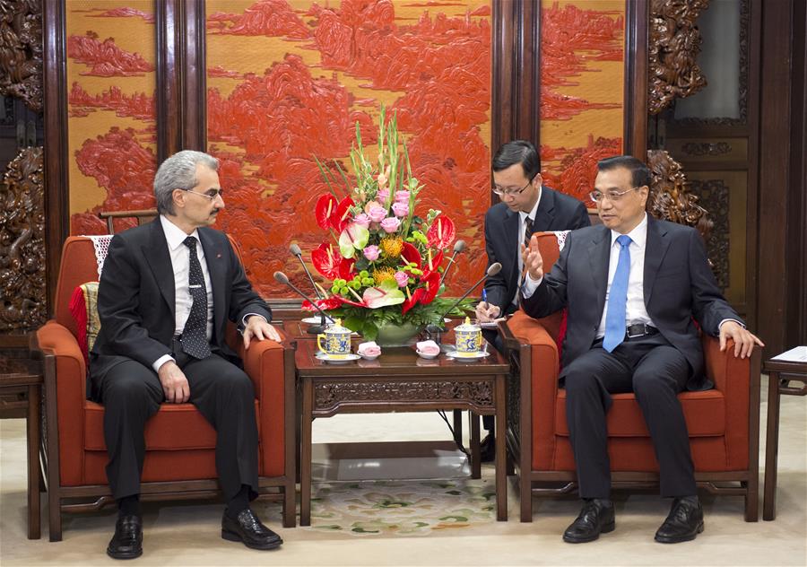 BEIJING, May 19, 2016 (Xinhua) -- Chinese Premier Li Keqiang (R) meets with visiting Saudi Arabian Prince Alwaleed Bin Talal Bin Abdulaziz Alsaud, chairman of the Kingdom Holding Company, a leading investment holding company based in Riyadh, in Beijing, capital of China, May 19, 2016. (Xinhua/Xie Huanchi)