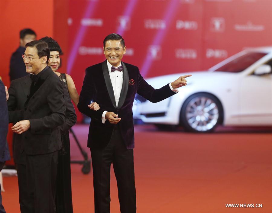 Chinese actor Chow Yun-fat (1st R) poses on the red carpet as he arrives for the opening ceremony of 2016 Shanghai International Film Festival in Shanghai, east China, June 11, 2016. (Xinhua/Ding Ting) 