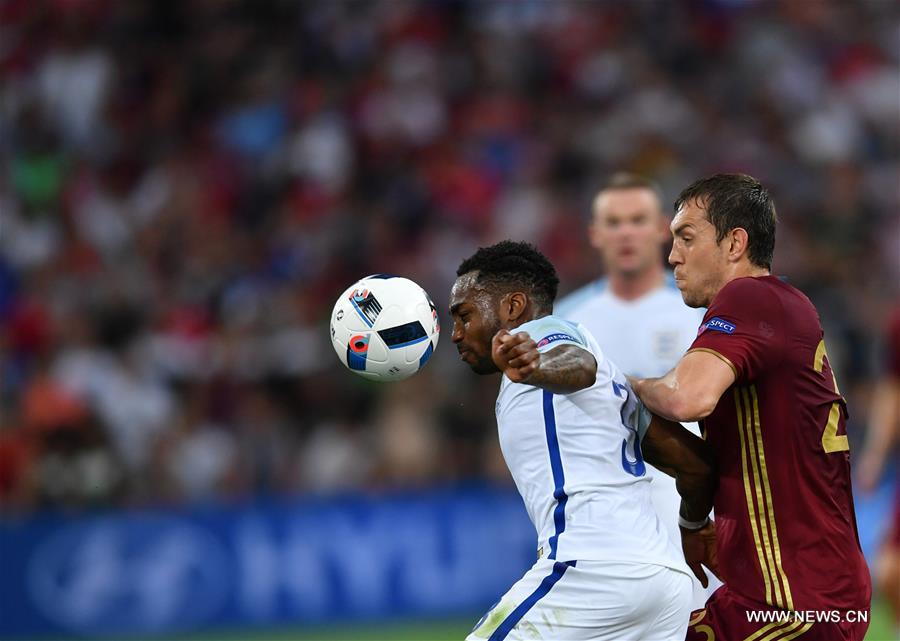 MARSEILLE, June 12, 2016 (Xinhua) -- Danny Rose (L) of England vies with Artem Dzyuba of Russia during the Euro 2016 Group B soccer match between Russia and England in Marseille, France, June 11, 2016. (Xinhua/Tao Xiyi)