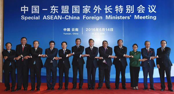 Top diplomats from China and 10 ASEAN countries pose for a group photo at the China-ASEAN Special Foreign Ministers Meeting in Yuxi, southwest China&rsquo;s Yunnan province June 14, 2016. 