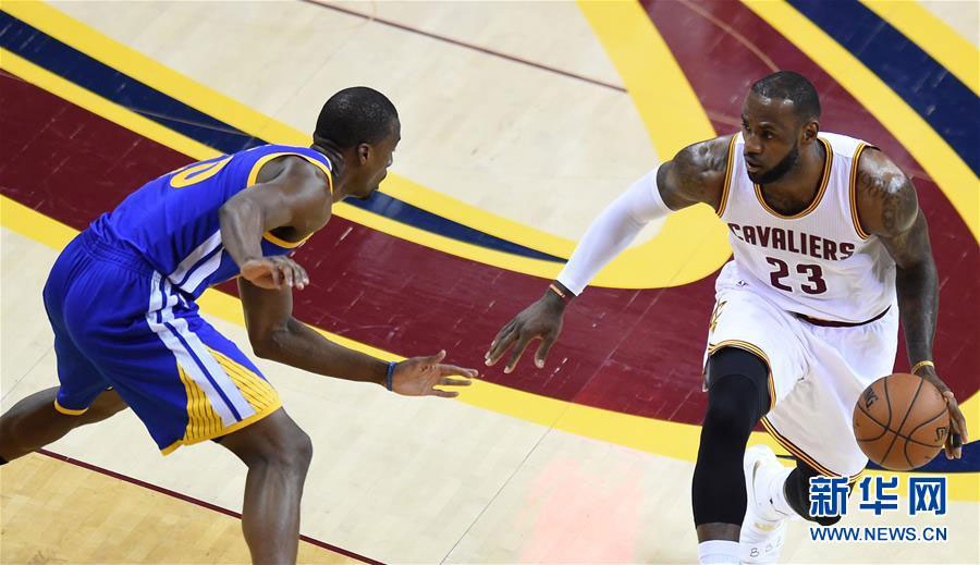 LeBron James (R) of Cleveland Cavaliers handles the ball during Game 6 of NBA Finals, at Quicken Loans Arena in Cleveland, on June 16, 2016. LeBron James scored 41 points for the second straight game to lead the Cleveland Cavaliers to a NBA Finals Game 7 after a 115-101 over the Golden State Warriors Thursday. [Photo: Xinhua]  