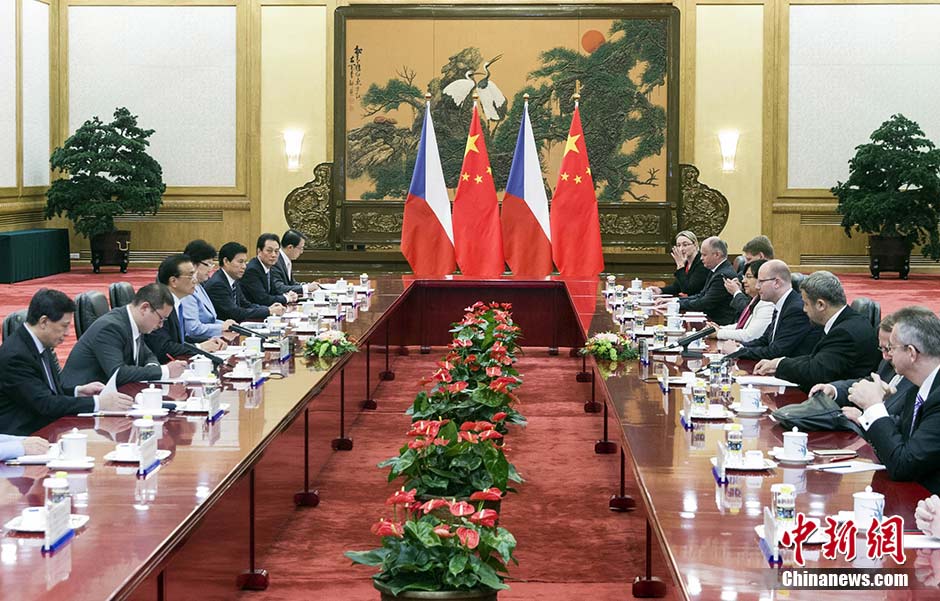 Chinese Premier Li Keqiang has met with Czech Prime Minister Bohuslav Sobotka in Beijing. 