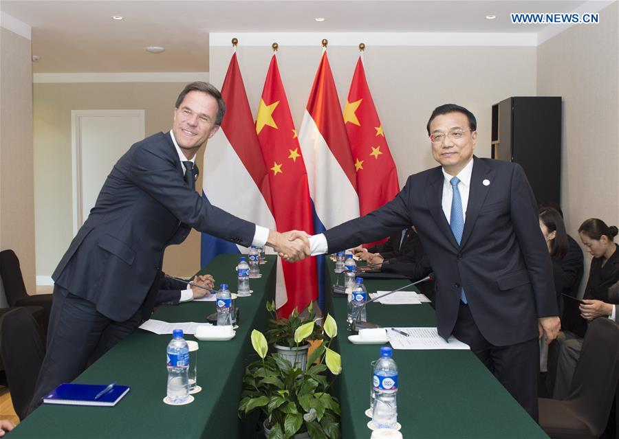 ULAN BATOR, July 16, 2016 (Xinhua) -- Chinese Premier Li Keqiang (R) meets with Dutch Prime Minister Mark Rutte in Ulan Bator, Mongolia, July 16, 2016. (Xinhua/Wang Ye)