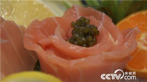 破开怪鱼肚 掏出“黑黄金”