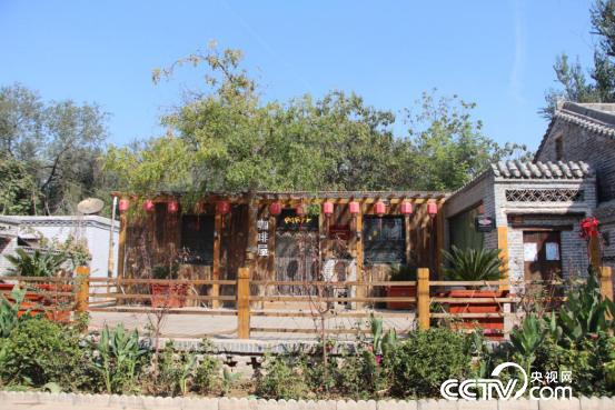 寿东村大街上的特色咖啡屋