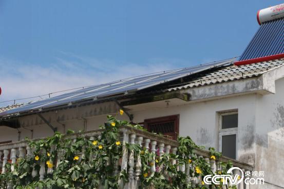 　　光伏设备由政府投资、统一招标后由企业安装，老百姓不用掏一分钱，可以享受25年左右的光伏红利。