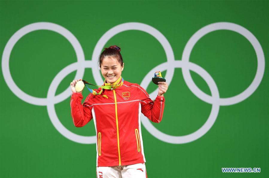 Deng Wei of China celebrates at the awarding ceremony of the women