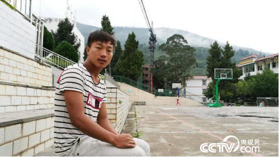 　　彝族少年加多阿合