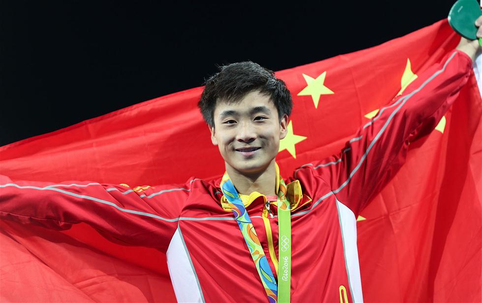 在2016年里约奥运会跳水男子三米板决赛中，中国选手曹缘以547.60分的总成绩夺冠。新华社记者曹灿摄