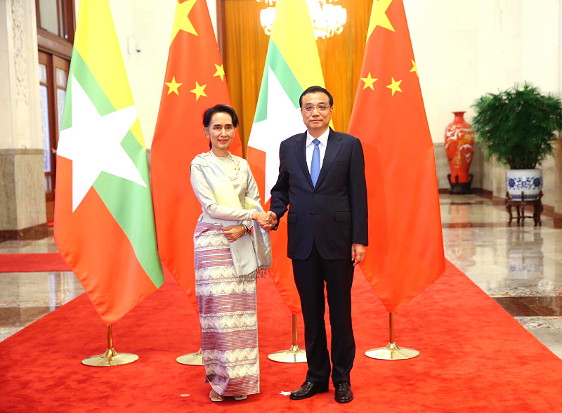 Chinese Premier Li Keqiang (R) meets with Myanmar State Councilor Aung San Suu Kyi in Beijing, August 18, 2016. Premier Li calls on both sides to respect their traditional friendship and promote relations to a new level. For her part, Aung San Suu Kyi expects the visit to further promote ties between the two nations. [Photo: gov.cn] 