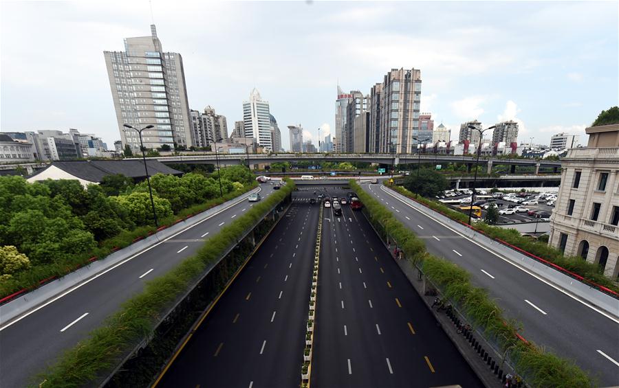 Photo taken on Aug. 22, 2016 shows the West Lake Road in Hangzhou, capital of east China