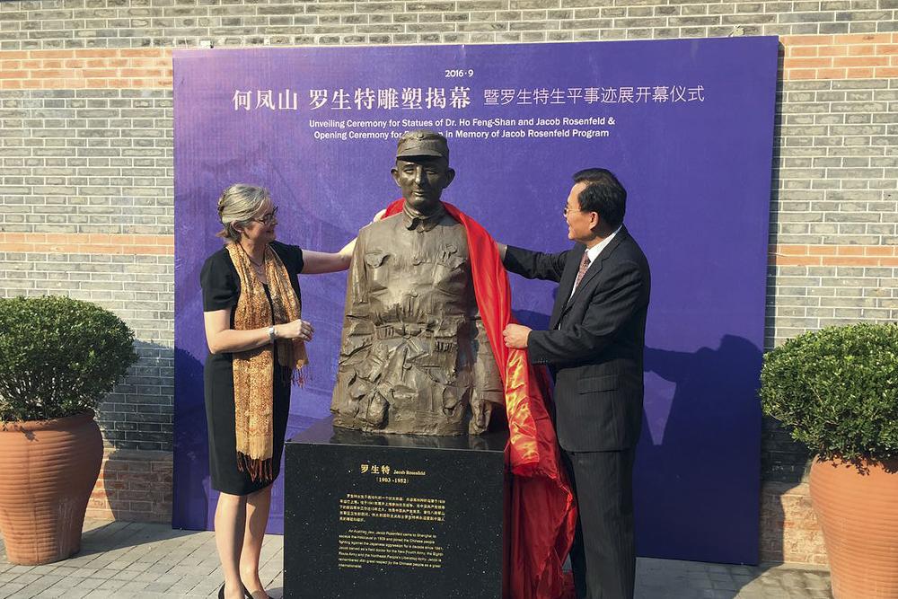 Statue of Austrian doctor unveiled in Shanghai
