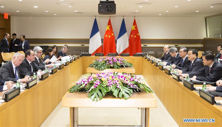 Chinese Premier Li Keqiang (2nd R) meets with French President Francois Hollande (2nd L) in New York Sept. 20, 2016. (Xinhua/Huang Jingwen)