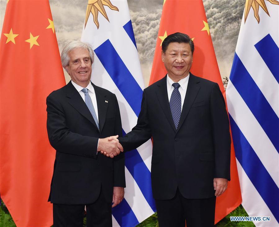 Chinese President Xi Jinping (R) shakes hands with his Uruguayan counterpart Tabare Vazquez during their talks at the Great Hall of the People in Beijing, capital of China, Oct. 18, 2016. (Xinhua/Rao Aimin)