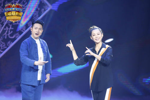 宁静(右)与搭档张小威(左)