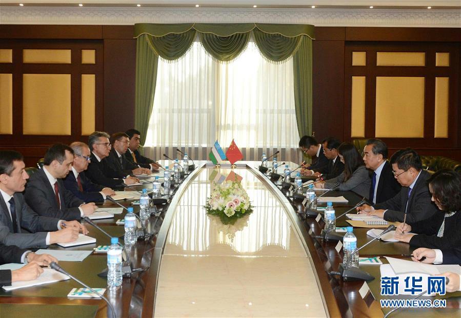 Chinese Foreign Minister Wang Yi and his Uzbek counterpart Abdulaziz Kamilov have agreed to further develop the relationship between their two countries.