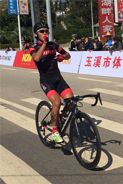 Mongolian rider "Miga" takes men’s title in Yunnan Province.