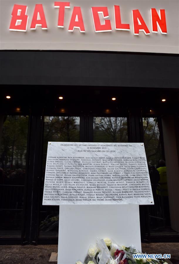 Photo taken on Nov. 13, 2016 shows a plaque in memory of victims in front of the Bataclan concert hall in Paris, France, Nov. 13, 2016. French President Francois Hollande opened a national day of commemoration one year after the terror attacks hit Paris. Commemorations were held on Sunday in the city at the places of the attacks which killed 130 people. (Xinhua/Thierry Mahe)