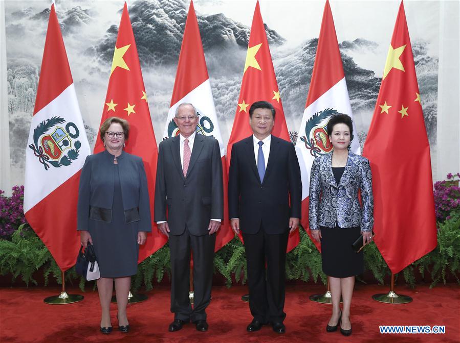 Chinese President Xi Jinping (2nd R) and his wife Peng Liyuan (R) pose for a group photo with Peru