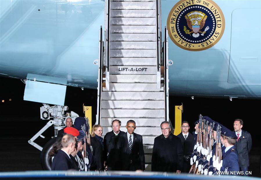 U.S. President Barack Obama (C) arrives at Tegel Airport in Berlin, capital of Germany, on Nov. 16, 2016. U.S. President Barack Obama arrived in Berlin on Wednesday and will meet German Chancellor Angela Merkel on Thursday.(Xinhua/Shan Yuqi) 