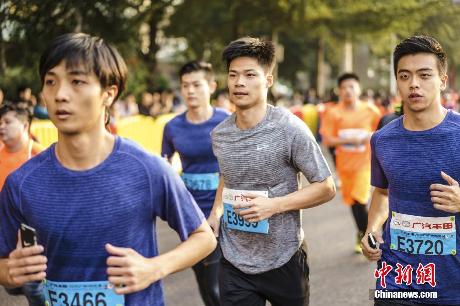 More than 30,000 runners from 47 countries and regions participate in an international marathon in Guangzhou, the capital of Guangdong province.