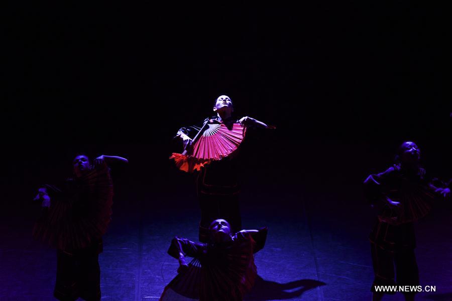 Performers dance during the dancing show "Heaven, Earth, People" in Rome, Italy, Dec. 10, 2016. The show "Heaven, Earth, People" is directed by Two Chinese students Zheng Lu and Jiang Churui, who graduated from Beijing Dancing Academy. (Xinhua/Jin Yu) 