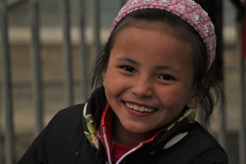 门巴族学生的笑脸