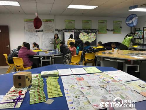 社工通过绘本分享等形式开展环保、安全教育等公益活动