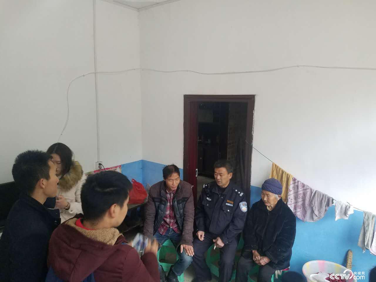 尽管老人儿子已经刑满释放，杨家发如今依然继续坚守照顾老人的承诺