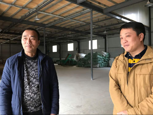 王明祖说，真不舍得曾守福（右）走。