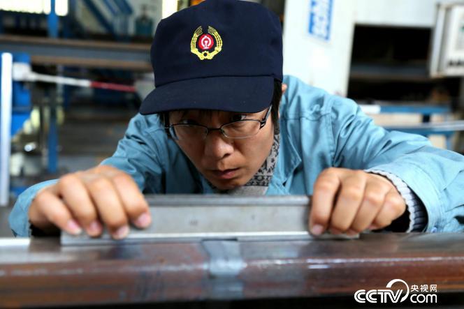 周华测量粗铣后的焊缝余量